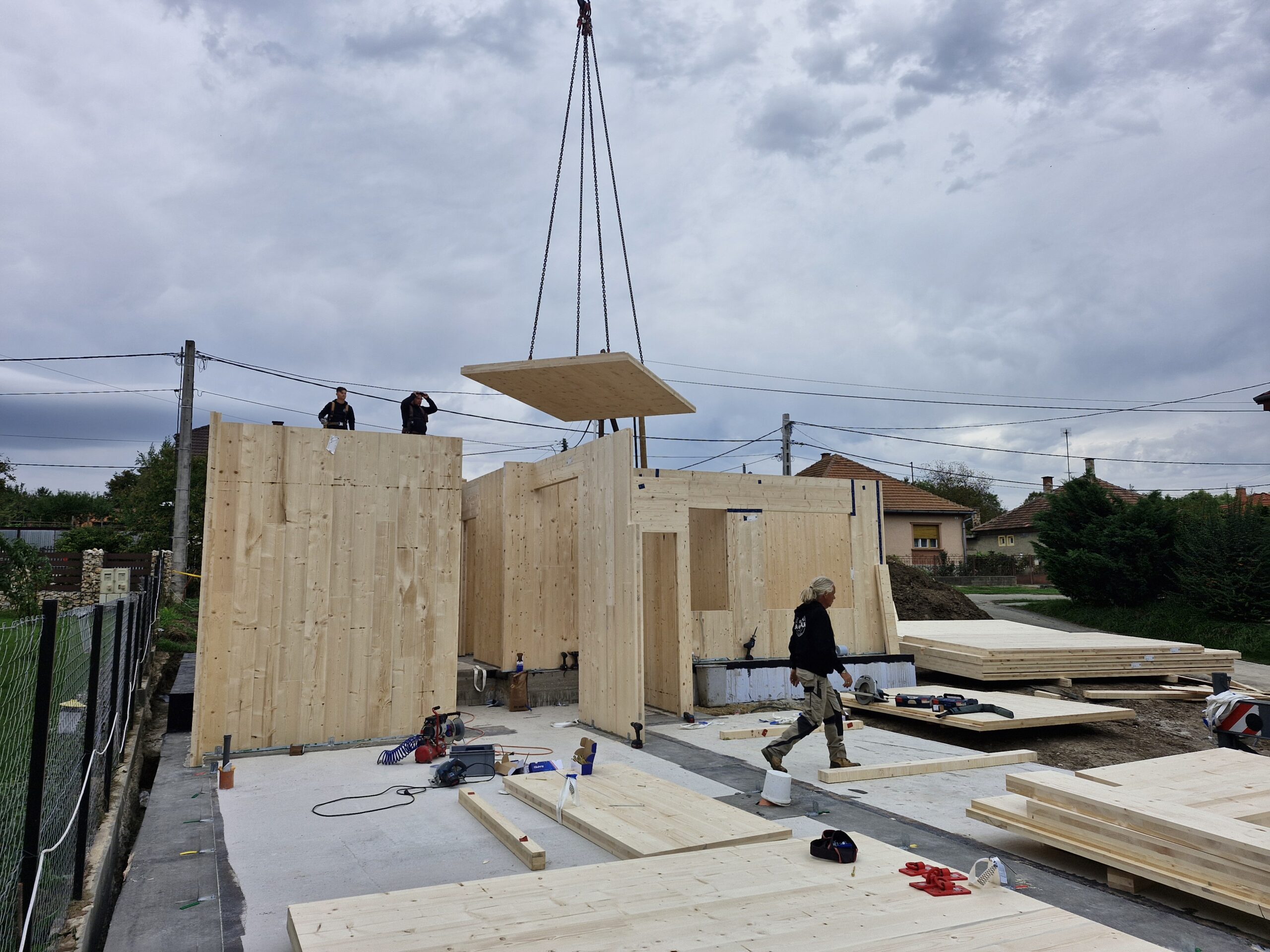 Fahaz-epitese-clt-panelekből